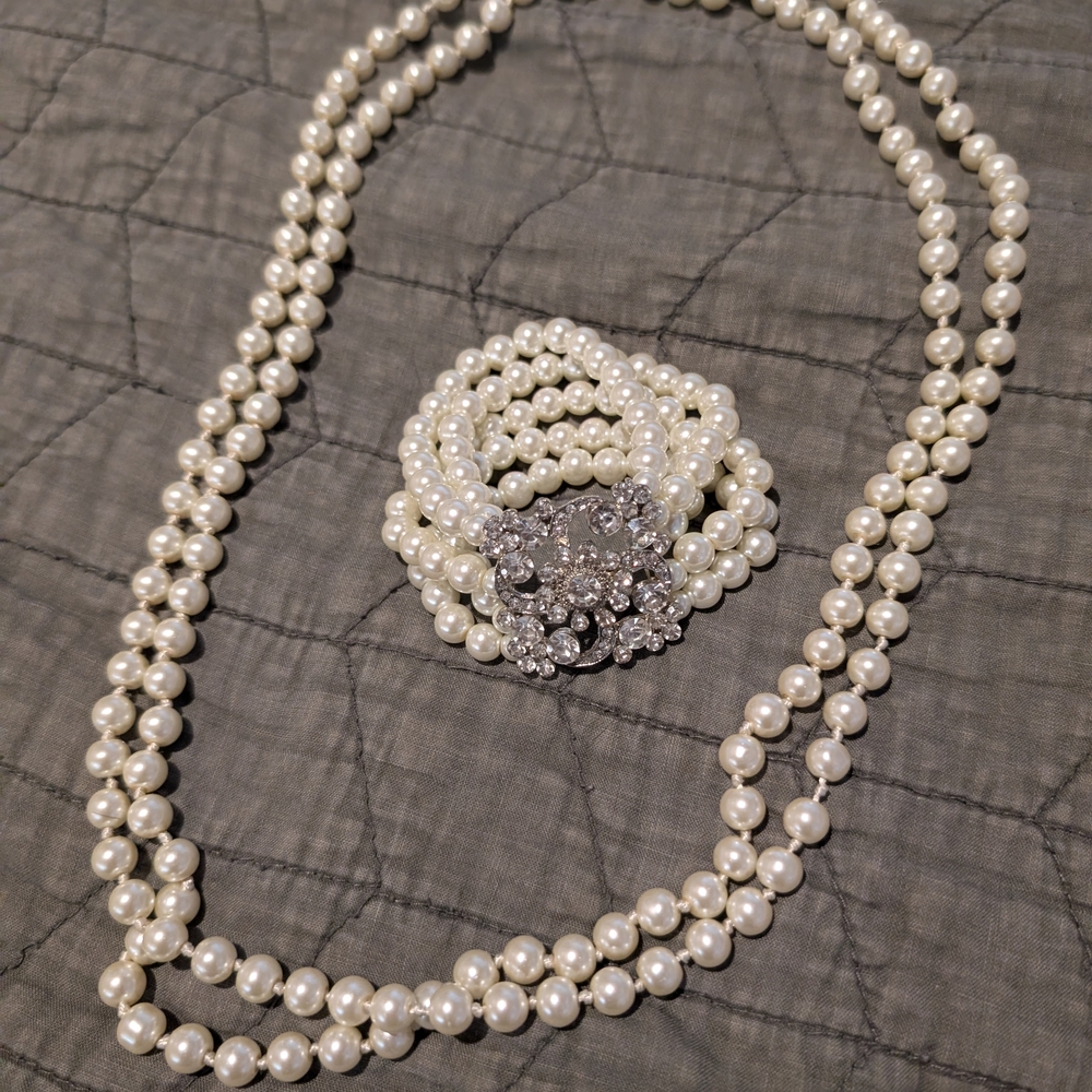 Elegant Pearl Necklace and Bracelet Set
